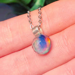 Collana pietra Opale Aurora Opal. Opale rosa blu cangiante. Collana donna argento 925. Gioiello opale