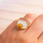 Anello donna fiore vero Margherita in resina. Gemma esagono oro trasparente fiori secchi pressati. Anello taglia unica regolabile.