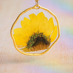 Bigiotteria collana donna con vero girasole in resina. Idea regalo per lei. Collana fatta a mano con fiore vero. Gioiello ecologico trendy.