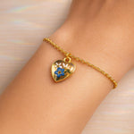 Bracciale con mini cuore, vero forget me not, fiorellini di pizzo, opal flakes, resina UV, regolabile, charm 0,8x0,8 cm.