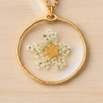Collana donna Margherita fiori veri essiccati pressati in resina.ciondolo pendente oro ottone. Regalo unico. Accessorio fiore vero