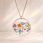 Collana bouquet gioiello. ciondolo giardino botanico. oro fiori veri.Gioielli in resina.Regalo per lei.