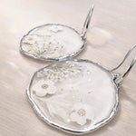 Orecchini cerchi pendenti donna ottone argento ciondolo fiori veri resina.Gioielli resina fiori secchi pressati.Regalo unico per lei