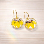 Orecchini veri girasoli petali cerchi pendenti oro ciondolo in resina.Gioielli resina fiori secchi pressati.Regalo unico per lei