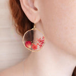 Orecchini Cerchio con Fiori Veri in Resina, Petali di Rosa Rossa, Orecchini Botanici Pendenti, Regalo Donna, Gioiello Floreale