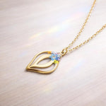 Collana femminista artigianale gioiello ciondolo vulva donna fiori veri.Gioielli resina.Regalo medico.Regalo ginecologa. Gioielli Handmade