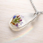 Collana goccia pendente donna fiori veri essiccati pressati in resina. Gioielli resina. Ciondolo argento trasparente .regalo unico.Accessori