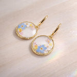 Orecchini mix fiori veri cerchi pendenti oro ciondolo in resina.Gioielli resina fiori secchi pressati.Regalo unico per lei
