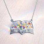 Collana artigianale ciondolo libro aperto fiori veri.Gioielli in resina.Regalo professore.Regalo amante lettura. Regalo per maestre