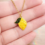 Collana artigianale ciondolo limone con fiori veri in resina e scaglie di opale. Idea regalo originale. Regalo Capri. Regalo italiano