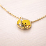 Collana petali vero girasole in resina uv. Ciondolo cerchio oro con catenella acciaio.Gioielli resina.Fiori pressati essiccati