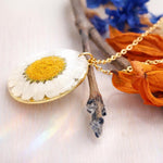 Real white daisy flower necklace for women. Dried flower jewelry pressed in resin. Women's gold necklace accessories. Unique gift for her.