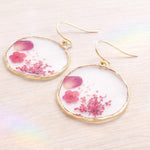 Orecchini Cerchio con Fiori Veri in Resina, Petali di Rosa Rossa, Orecchini Botanici Pendenti, Regalo Donna, Gioiello Floreale