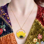 Bigiotteria collana donna con vero girasole in resina. Idea regalo per lei. Collana fatta a mano con fiore vero. Gioiello ecologico trendy.
