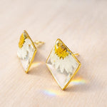 Orecchini donna fiori Margherite vere al lobo essiccate pressate in resina trasparente. gioielli in resina. Regalo donna. Accessori