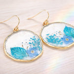Orecchini fiori blu cerchi pendenti leggeri donna ciondolo fiori veri resina.Gioielli resina fiori secchi pressati.Regalo unico per lei