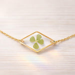 Terrarium woman bracelet real flower four-leaf clover lucky charm Resin pendant adjustable steel chain one size.Resin jewels