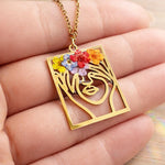 Collana volto e figura di donna con fiori veri.Gioielli fatti a mano.Regalo speciale per amante dei fiori
