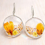 Orecchini cerchi pendenti donna ciondolo fiori veri arancioni in resina.Gioielli resina fiori secchi pressati.Regalo unico