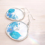 Orecchini fiori blu cerchi pendenti leggeri donna ciondolo fiori veri resina.Gioielli resina fiori secchi pressati.Regalo unico per lei