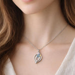 Collana femminista artigianale gioiello ciondolo vulva donna fiori veri.Gioielli resina.Regalo medico.Regalo ginecologa. Gioielli Handmade