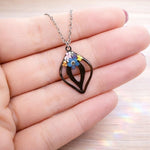 Collana femminista artigianale gioiello ciondolo vulva donna fiori veri.Gioielli resina.Regalo medico.Regalo ginecologa. Gioielli Handmade