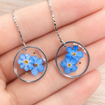 Orecchini donna pendenti cerchietto catenella fiori veri forget me not nontiscordardimé . Gioielli resina fiori pressati secchi.