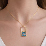 Collana fiori veri in resina trasparente – Ciondolo rettangolare blu e foglia oro, gioiello floreale handmade, regalo per lei