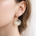 Orecchini Cerchio Oro con Fiori Veri in Resina, Fiordaliso Bianco, Orecchini Pendenti Botanici, Regalo Donna, Boho Chic