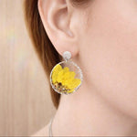 Orecchini cerchi oro ciondolo fiori veri di girasole .Gioielli resina fiori. Idea regalo originale.Regalo unico per lei