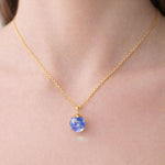 Collana sfera fiori veri Forget me not in resina uv. Ciondolo catenella acciaio. Gioielli resina.Fiori pressati nontiscordardimé