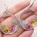 Irregular Hoop Earrings with Real Flowers in Resin, Boho Dangle Earrings in Gold or Silver Brass, Handmade Gift for Her