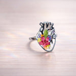 Anello donna cuore anatomico acciaio anallergico fiori veri colorati in resina. Anello taglia 10US diametro 2cm Gioielli fiori veri