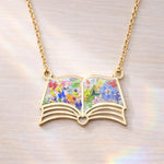 Collana artigianale ciondolo libro aperto fiori veri.Gioielli in resina.Regalo professore.Regalo amante lettura. Regalo per maestre