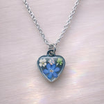 Collana micro ciondolo cuore fiori veri Forget me not scaglie opale in resina.Catenella acciaio Gioielli fiore nontiscordardimé