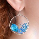 Orecchini fiori blu cerchi pendenti leggeri donna ciondolo fiori veri resina.Gioielli resina fiori secchi pressati.Regalo unico per lei