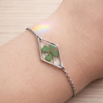Terrarium woman bracelet real flower four-leaf clover lucky charm Resin pendant adjustable steel chain one size.Resin jewels