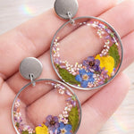 Orecchini cerchi pendenti donna acciaio ciondolo fiori veri resina.Gioielli resina fiori secchi pressati.Regalo unico per lei