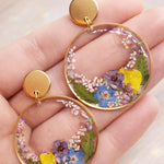 Orecchini cerchi pendenti donna acciaio ciondolo fiori veri resina.Gioielli resina fiori secchi pressati.Regalo unico per lei