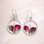 Orecchini cerchi pendenti donna acciaio ciondolo fiori veri rose rosse resina.Gioielli resina fiori secchi pressati.Regalo unico per lei
