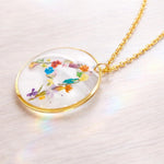 Collana lettera iniziale. Collana nome donna. Ciondolo fiori veri pressati essiccati resina. Gioielli personalizzati. Regalo unico