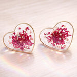 Orecchini cuore al lobo donna in acciaio fiori veri in resina.Gioielli resina fiori secchi pressati colorati. Accessori donna unici. Per lei