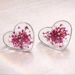 Orecchini cuore al lobo donna in acciaio fiori veri in resina.Gioielli resina fiori secchi pressati colorati. Accessori donna unici. Per lei