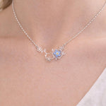 Collana Forget me not Serotonina con Fiori Veri in Resina, Molecola della Felicità Portafortuna, Regalo Psicologia medico Donna Oro Argento