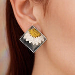 Orecchini donna fiori Margherite vere al lobo essiccate pressate in resina trasparente. gioielli in resina. Regalo donna. Accessori