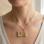 Collana Libro fatato con fiori veri. Ciondolo libro nontiscordardime. Regalo per amante della letteratura. Regalo Fantasy.