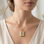 Collana Libro fatato con fiori veri. Ciondolo libro nontiscordardime. Regalo per amante della letteratura. Regalo Fantasy.