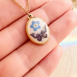Purple Butterfly and Genuine Forget-Me-Not Necklace in Resin, Vintage Oval Pendant in Gold Stainless Steel, Handcrafted Gift Idea for Women.