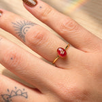 Anello regolabile minimal mini con fiore vero, Pizzo della Regina Anna in resina colorata, acciaio oro regolabile. Anello componibile