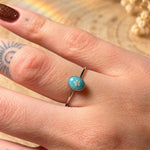 Anello regolabile minimal mini con fiore vero, Pizzo della Regina Anna in resina colorata, acciaio argento regolabile. Anello componibile